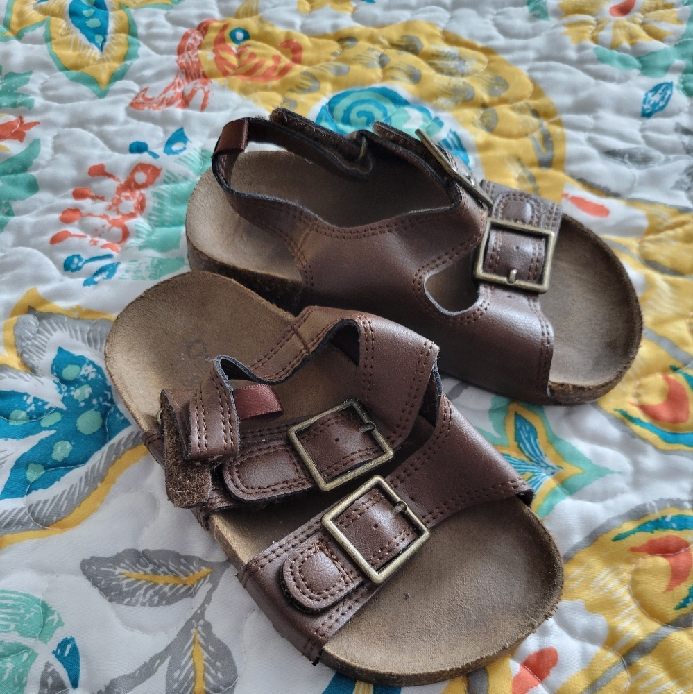 Boys Osh Kosh strappy sandals